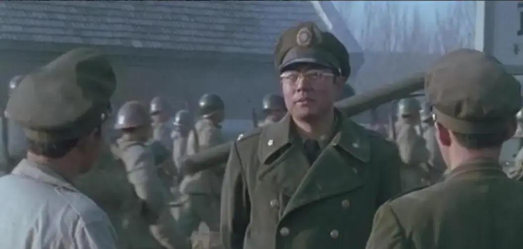 1948年10月，廖耀湘让宪兵枪毙作战不力的师长戴海容。戴海容看到宪兵后，命令卫
