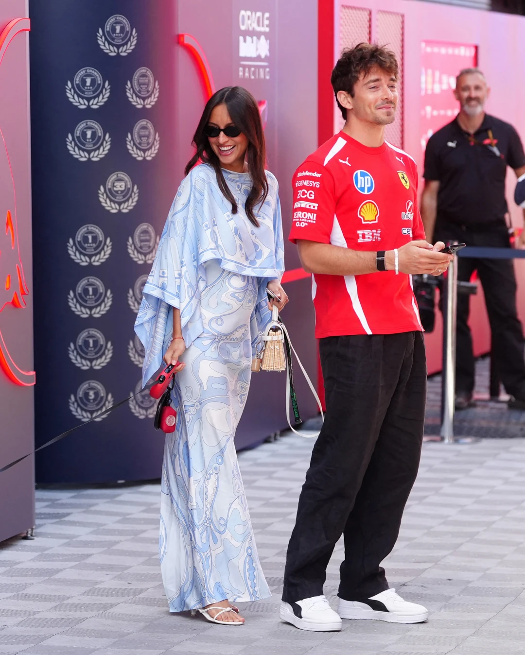 F1车手勒克莱尔和老婆A姐的街拍羡煞旁人
