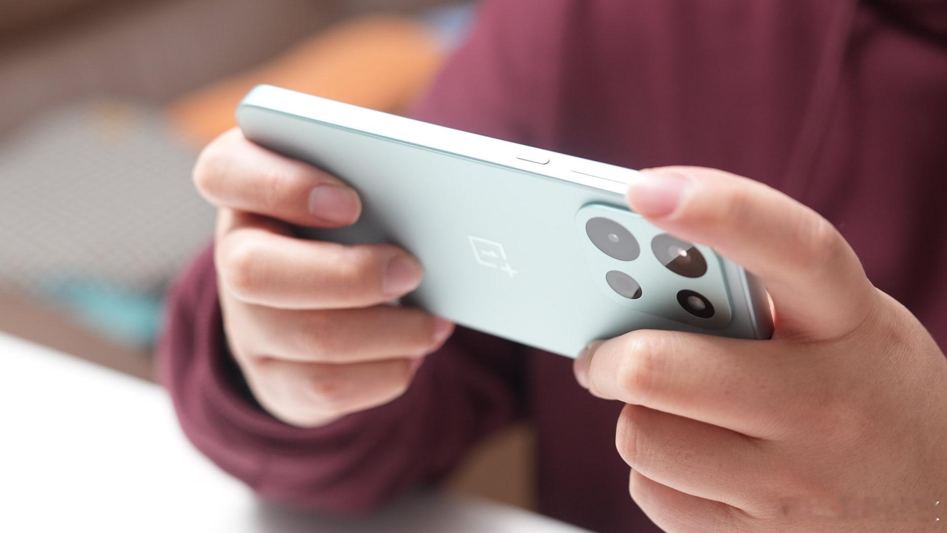 朋友们，再也不想测试游戏了玩王者将近6个小时，还没用掉一半的电，这一加Turbo