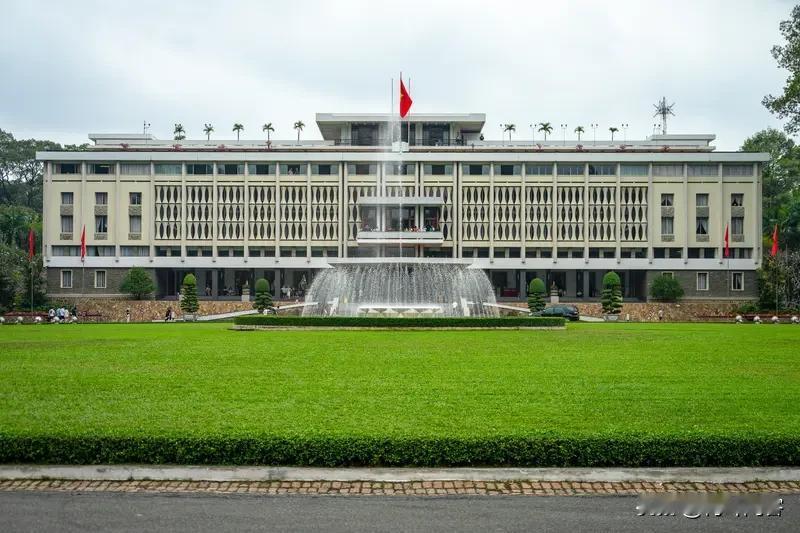 越南、印度等国会后来居上吗？都不会。先说越南，曾经的越南GDP发展很快，有人