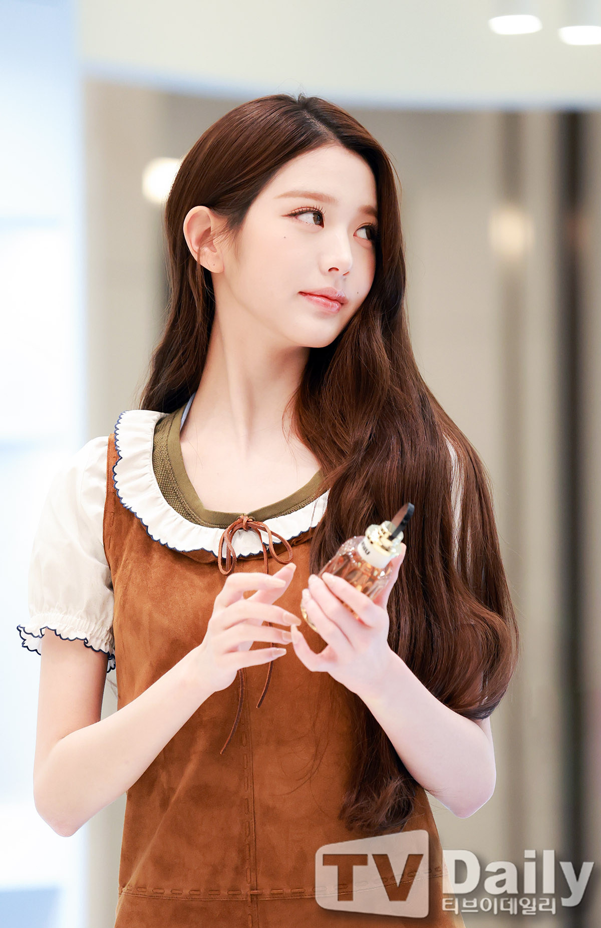 我是张元英坚定兔塑党小兔子漏牙牙走路揣手手好可爱