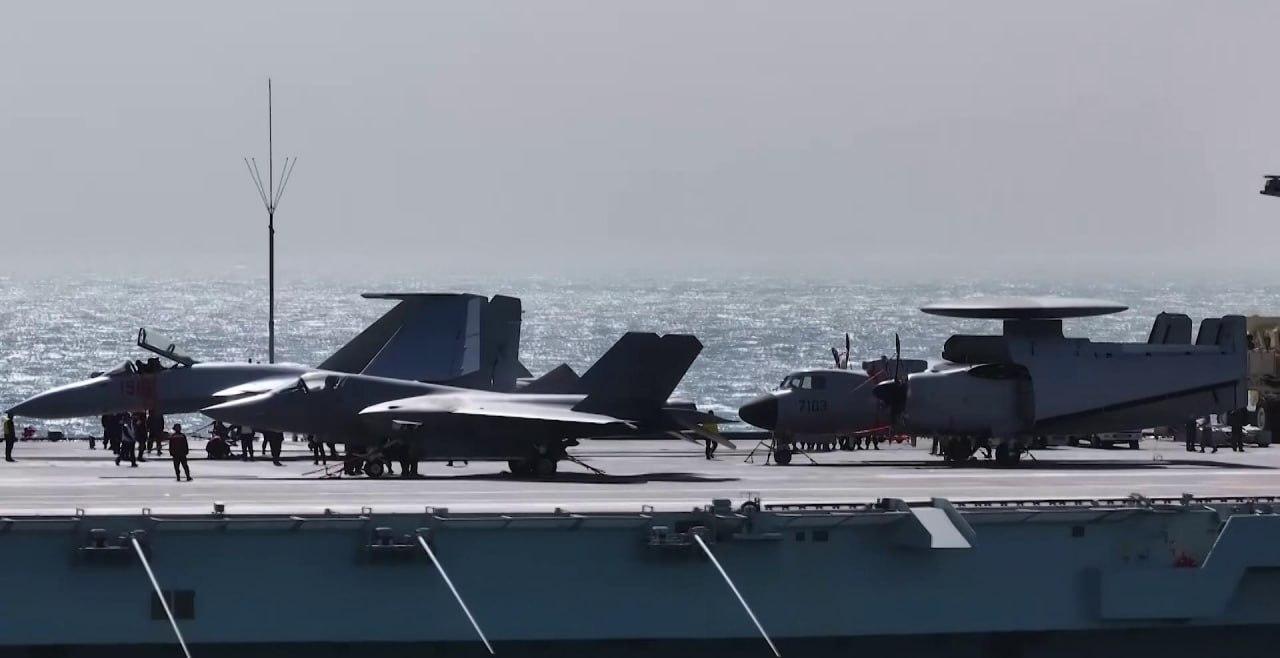 当地时间9月22日，美国媒体大量关注，中国首次在航母上进行了弹射起飞和拦阻着舰演