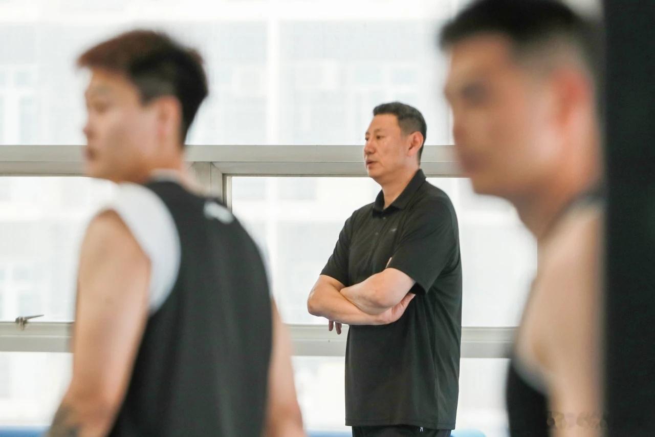 首钢领导要求北京男篮学习八一男篮作风！昨天，北京男篮召开集结备战新赛季...
