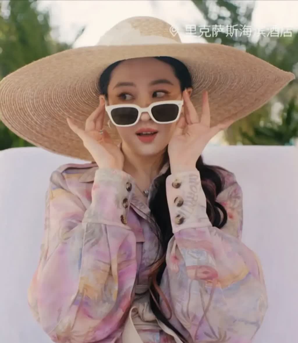 神仙姐姐刘亦菲最新代言阿布扎比的旅游广告。刘亦菲在广告里面实在是太美女了