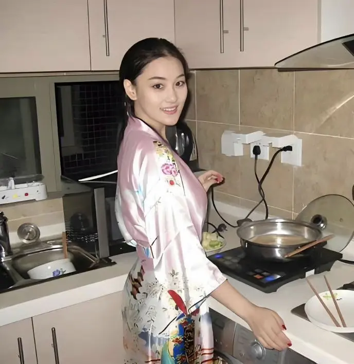 张馨予昔日旧照曝光,光彩照人，魅力升级​​​