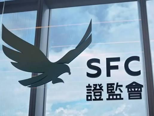 香港证监会这次真是下了重手。10月13日一早，茶百道直接被勒令停牌。紧跟着，3