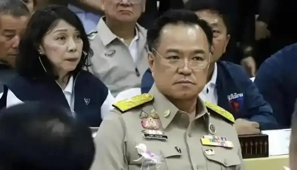 泰国这次为什么打的这么硬气？就是因为总理是阿努廷，而不是佩通坦。还记得7月份
