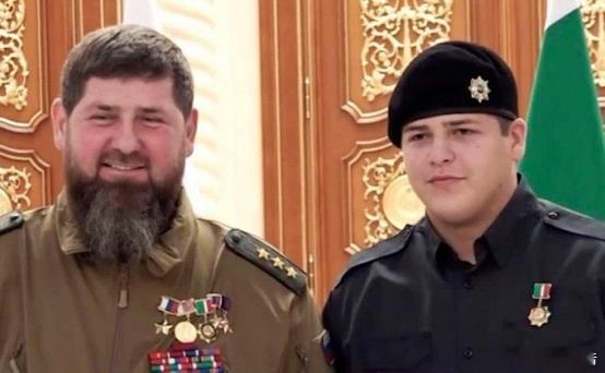 车臣法定继承人可能命不久矣，所有人都知道这是有人又给车臣的老卡下“毒”了，少主如