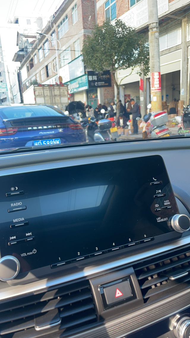 为啥买雅阁同等价位，一辆B级车要隔音没隔音，要动力没动力，要豪华没豪华，雅阁这