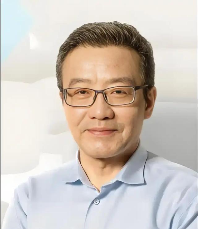 复旦大学王德峰教授曾再次语出惊人：“我母亲生前很节俭，你扔她东西她就发火。她走