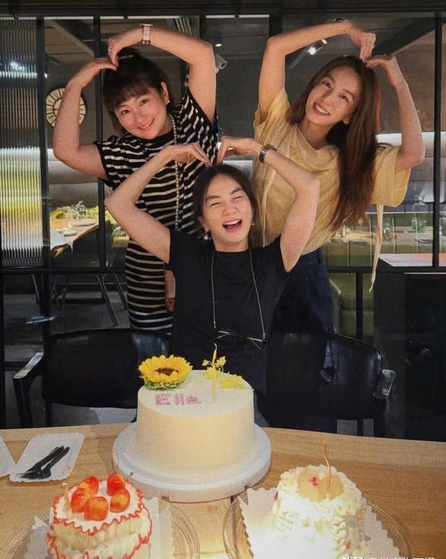 Ella45岁生日照破防全网，S.H.E再证娱乐圈真友情