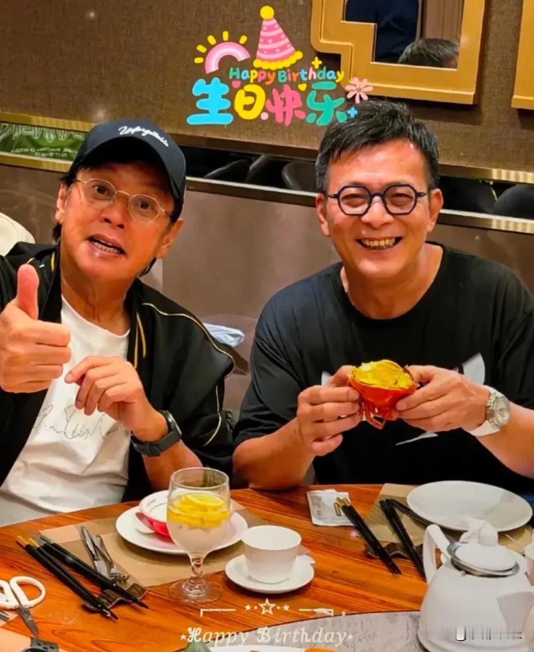 65岁黄日华生日宴排场不大但情义千金！谭咏麟领衔明星足球队为他庆生，“靖哥哥”退