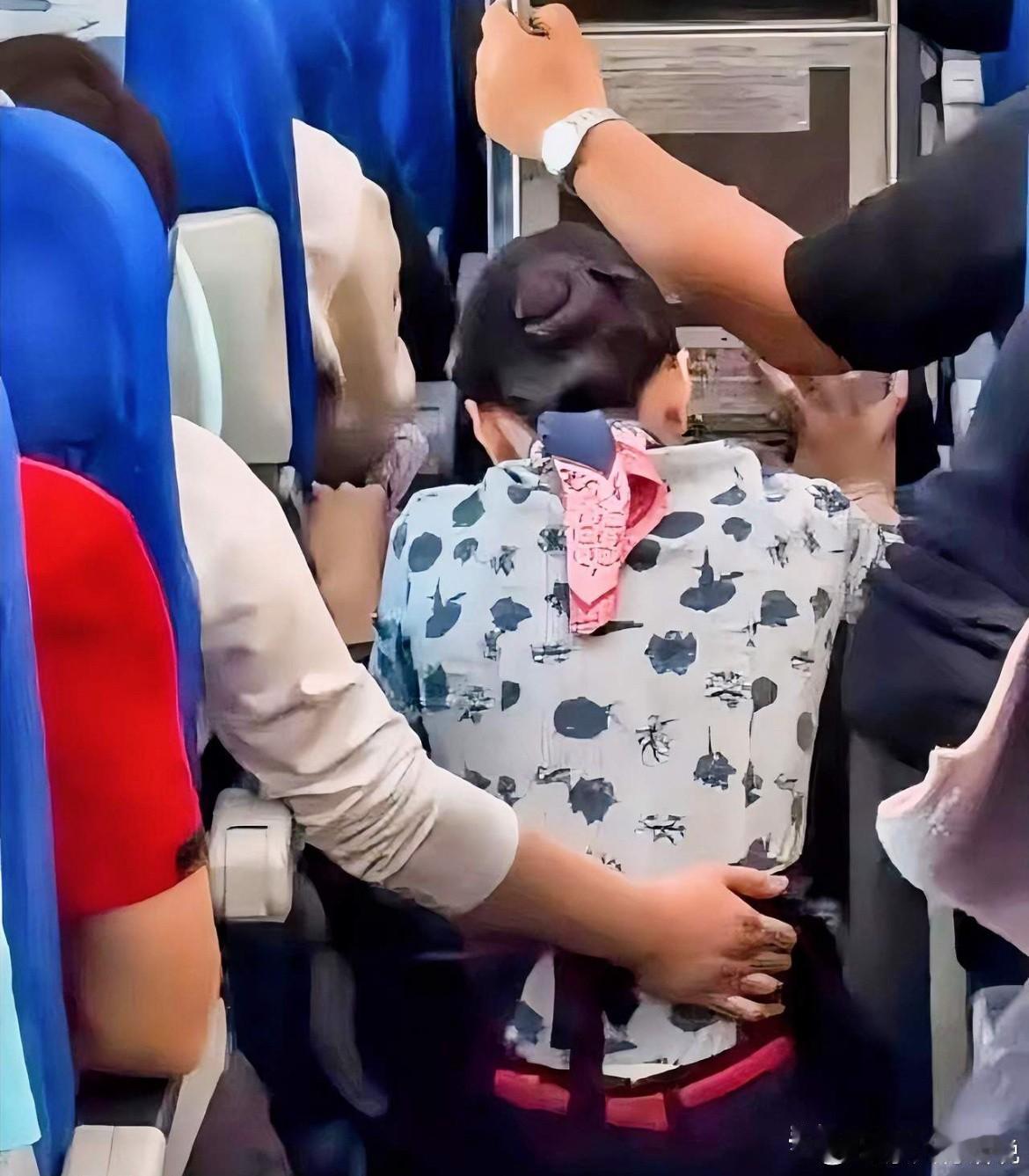 第二，可能被行政拘留或罚款。第三，事态暴光后，欧某某已成丧家之犬，一下子出名了