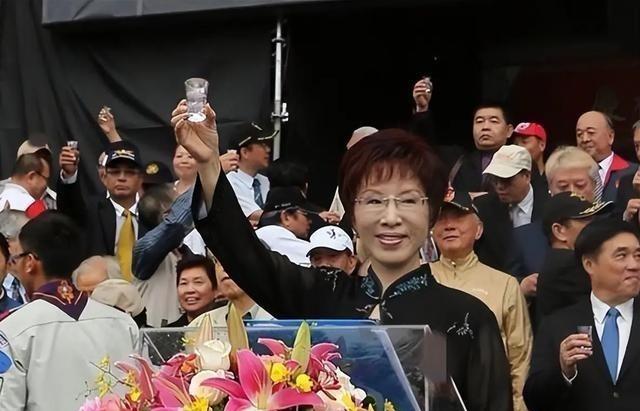 洪秀柱在接受媒体采访时抛出一句极具分量的话：“如果台湾不是大陆的领土，清朝怎么能