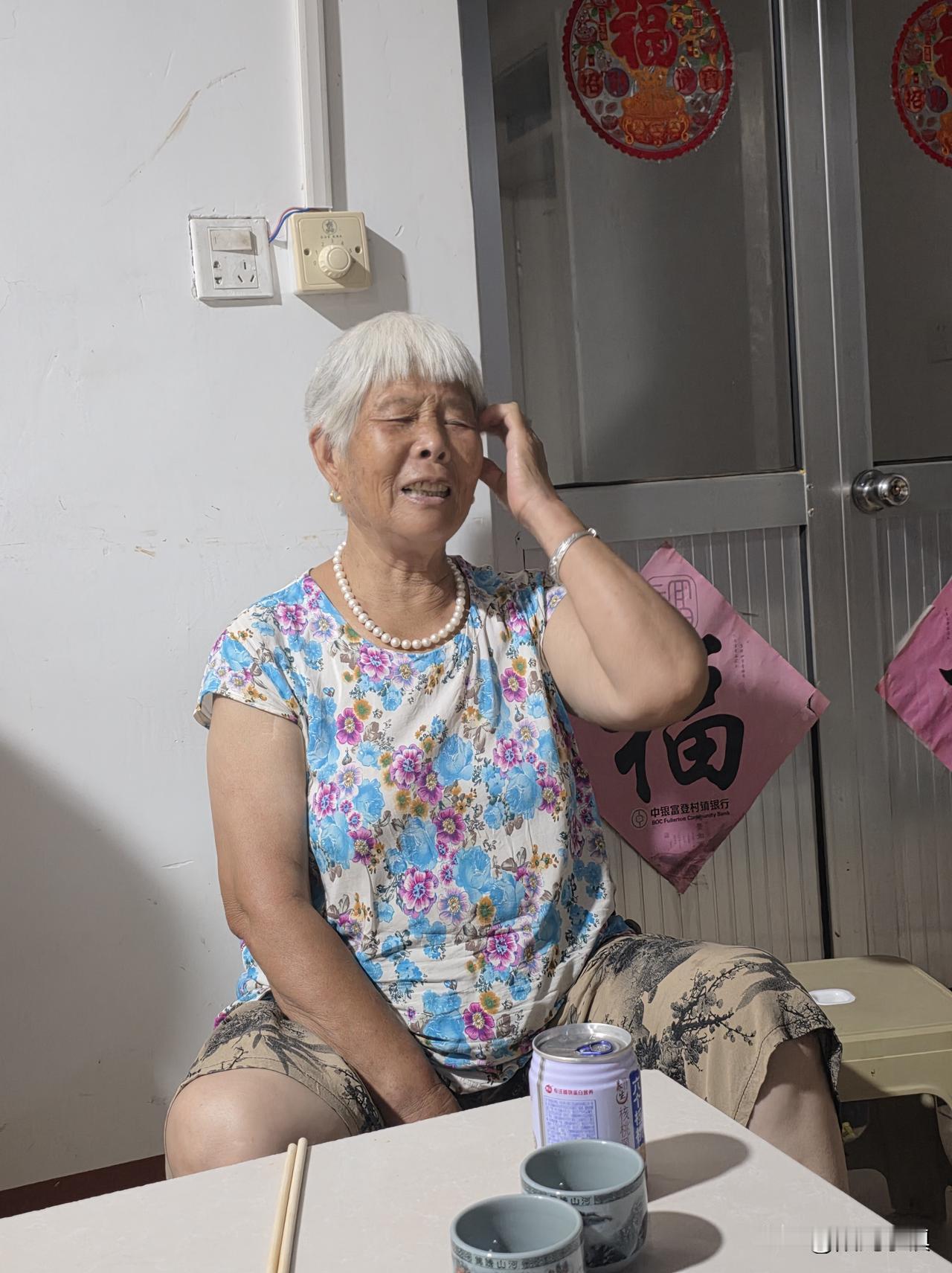 西邻三婶讲了两件事，一喜一惊……五年前，西邻三婶去县城看望她三哥。下午返程时