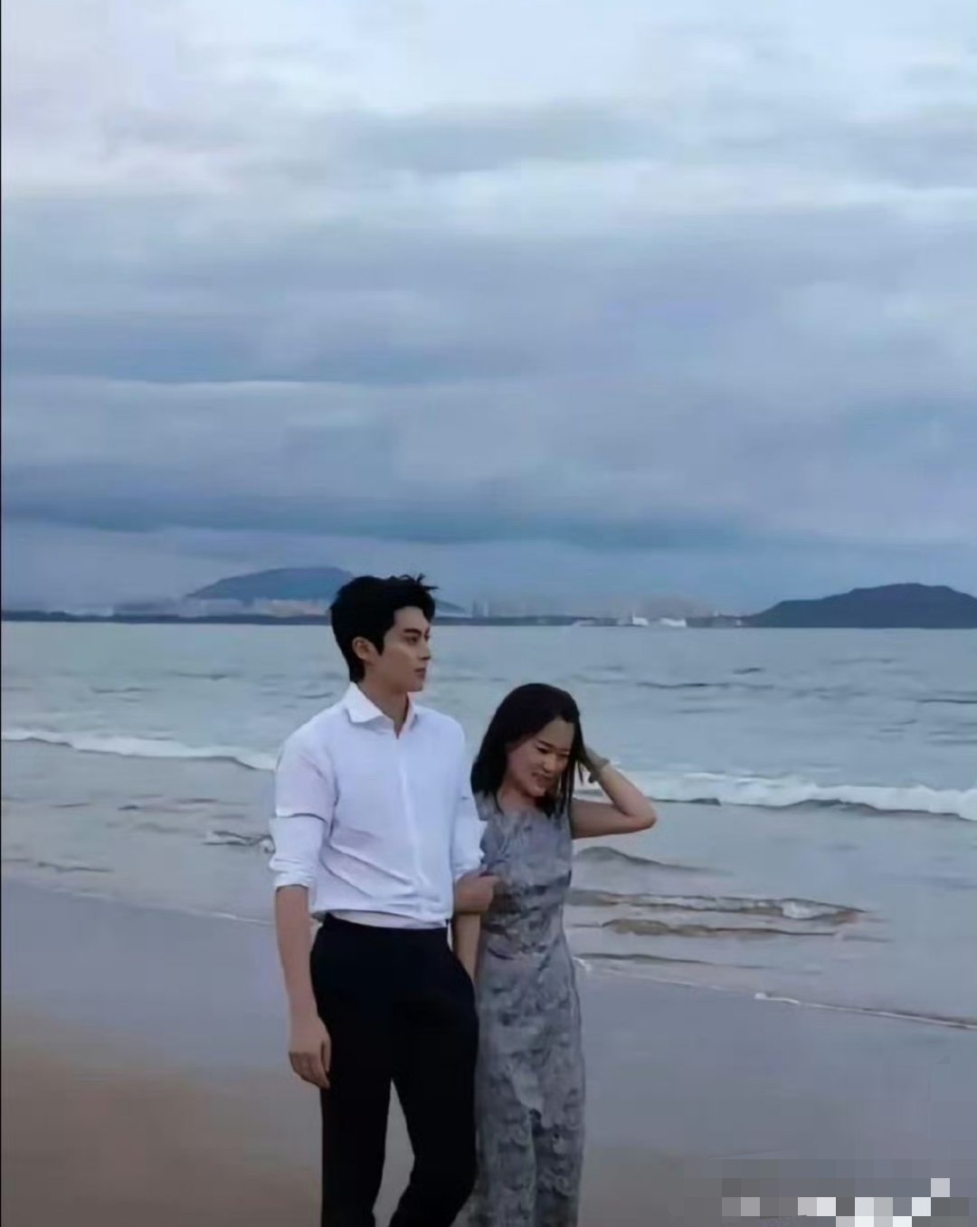 王鹤棣妈妈油炸门店转让哭哭王鹤棣家油炸店要转了！香辣过瘾的味道谁懂啊！估计是棣棣