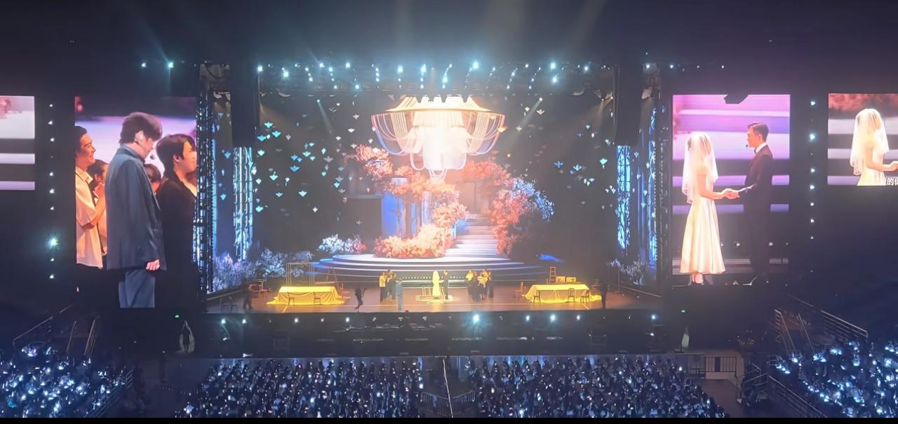 张智霖现身张远演唱会，两人合唱《嘉宾》！这后续太顶了。刷到张远演唱会片段，愣了