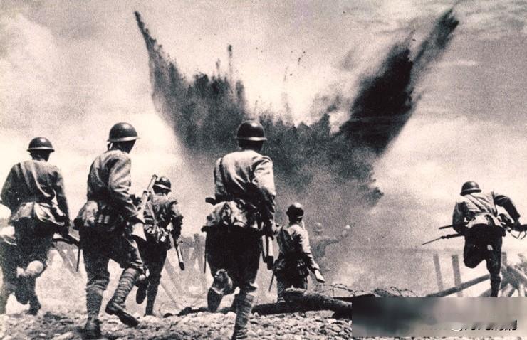 1936年的中国，内忧外患压在每一个人身上。日本人已经占了东北整整五年，华北局势