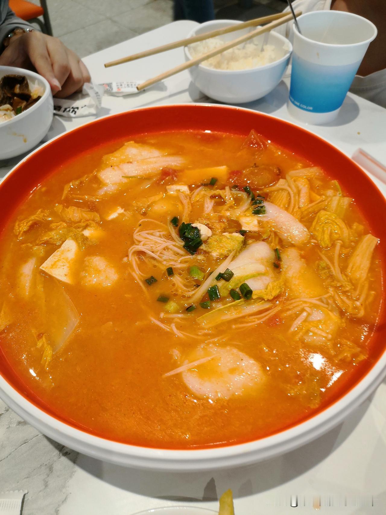 预制菜入侵餐桌！你吃的是现做美味还是工业快餐在连锁餐厅里，这些看起来诱人的