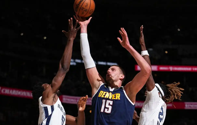 全力把掘金打到第四真的对马刺有利吗？湖人如果第三，马刺会面对一个无损版的森林狼；