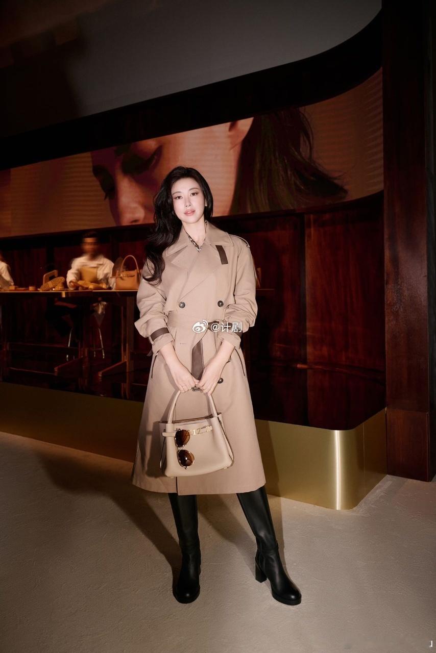 朱珠becky互关ins朱珠becky一张美脸后是更美的一张朱珠米兰秀场生图太