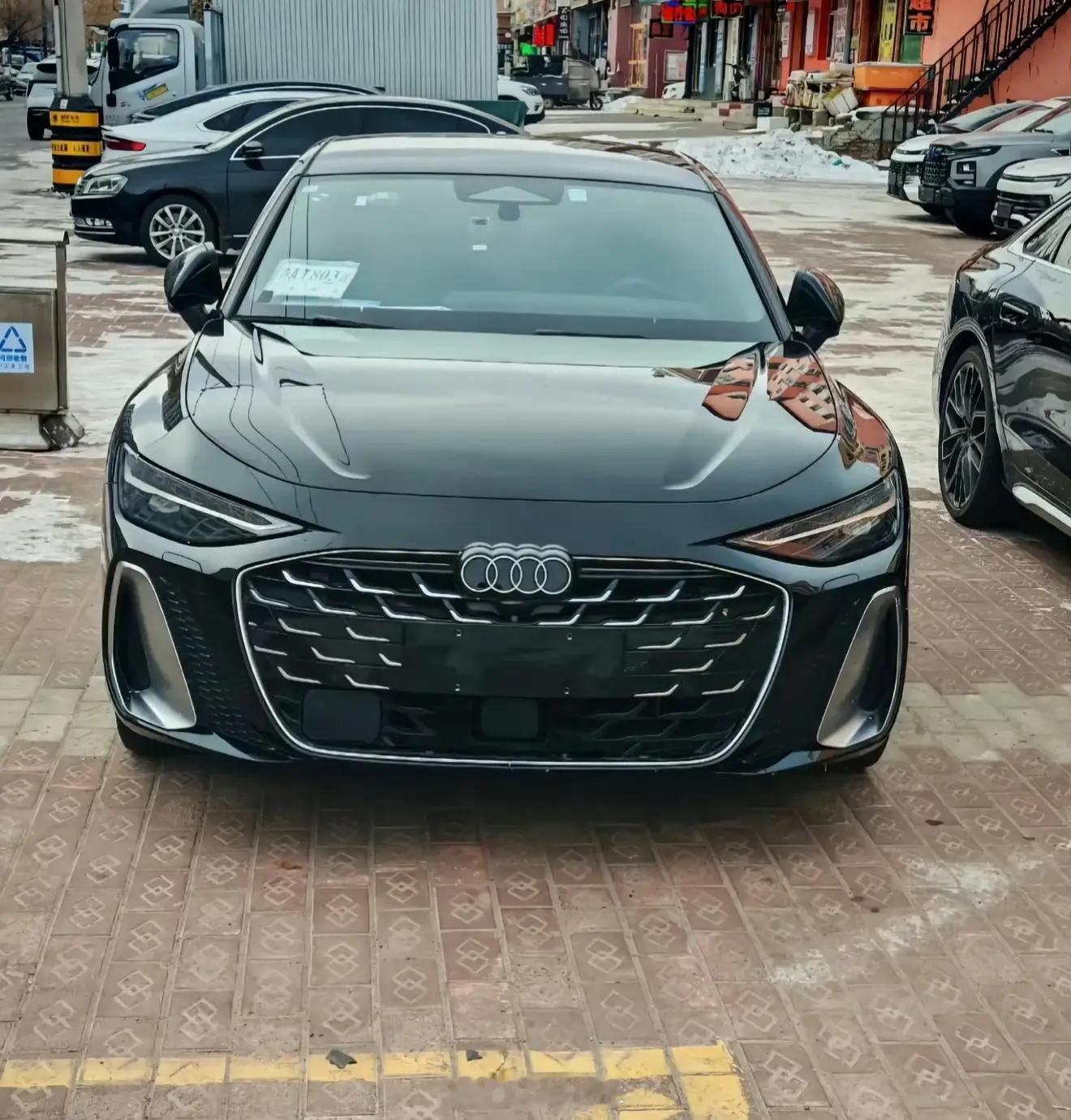 全身a6l街头照。登味少了，比现款也差远了。不如五系