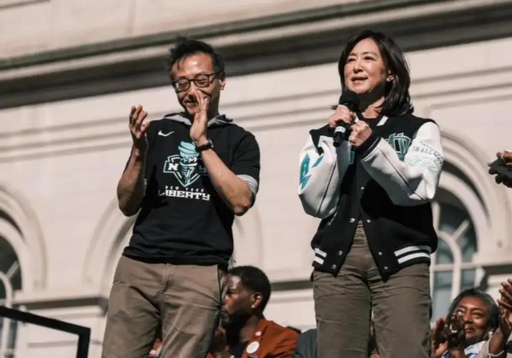 两个资本运营高手，做什么事都做的高级而又耐人寻味。离婚声明不但写得体面，关键是
