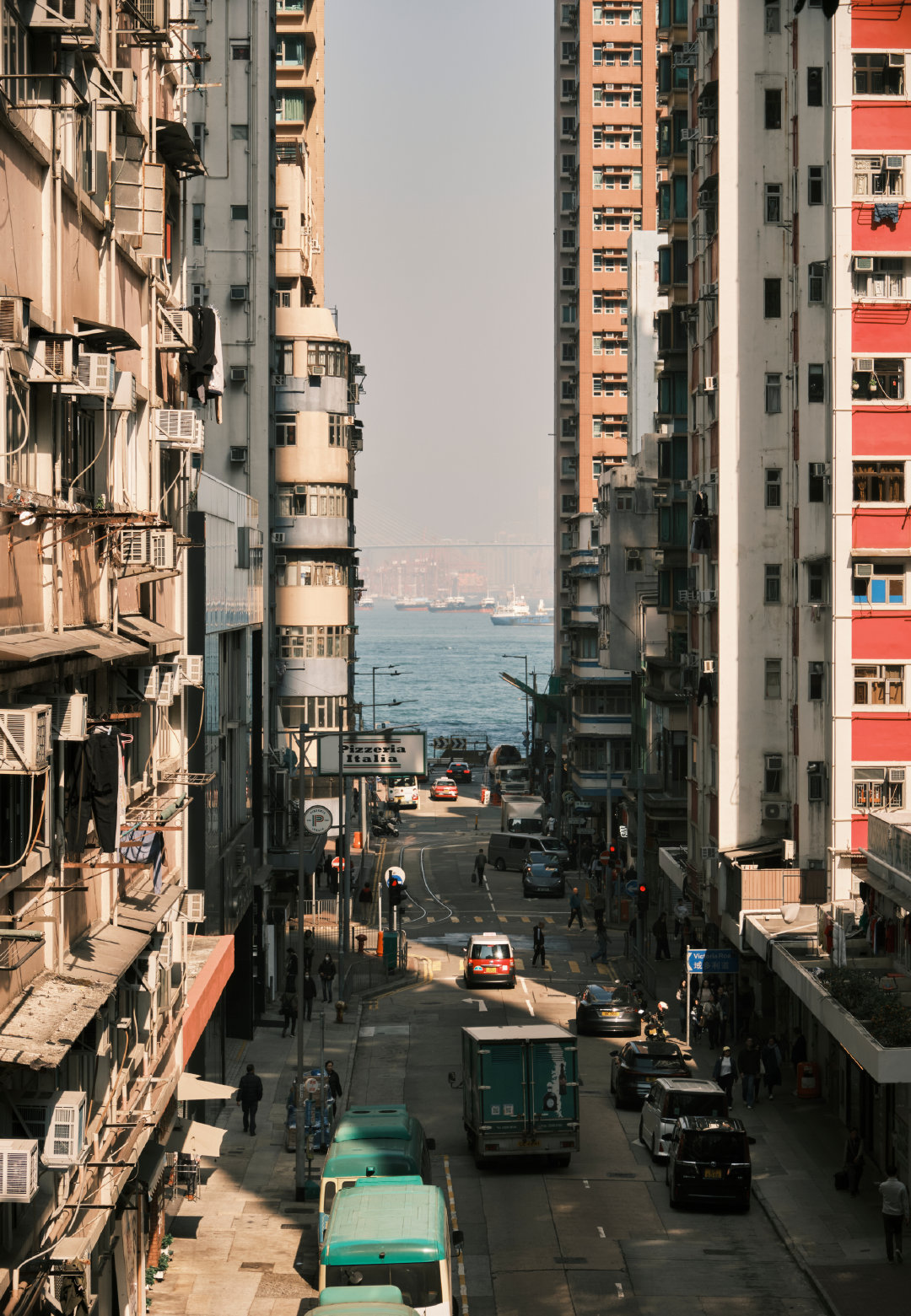 李现关于香港的记忆李现镜头下的香港李现更博晒关于香港的照片，这简直就是大片！李现