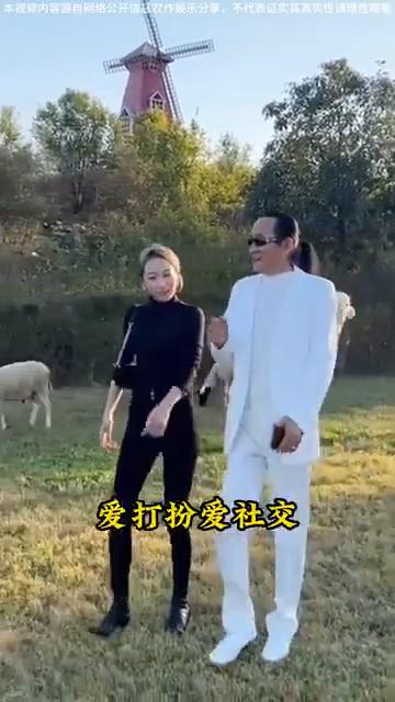 明星现状。明星们。·87岁谢贤依旧精神矍铄，爱打扮、爱社交，活得潇洒自在，丝