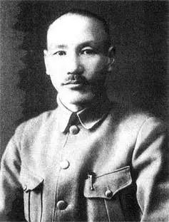 抗战时期的重庆，流传着一件人人皆知的事。蒋介石的一位浙江同乡，姓竺，在军事委
