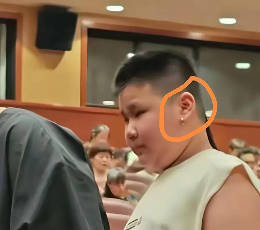 郭汾阳留小辫，我可以理解，郭汾阳不注重礼节，我也可以理解，但我始