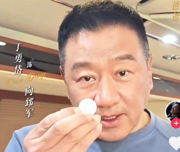 五月才刚开始，老戏骨丁勇岱的新剧就遭抵制，先是他支持“胖都来”，如今又被爆出女二