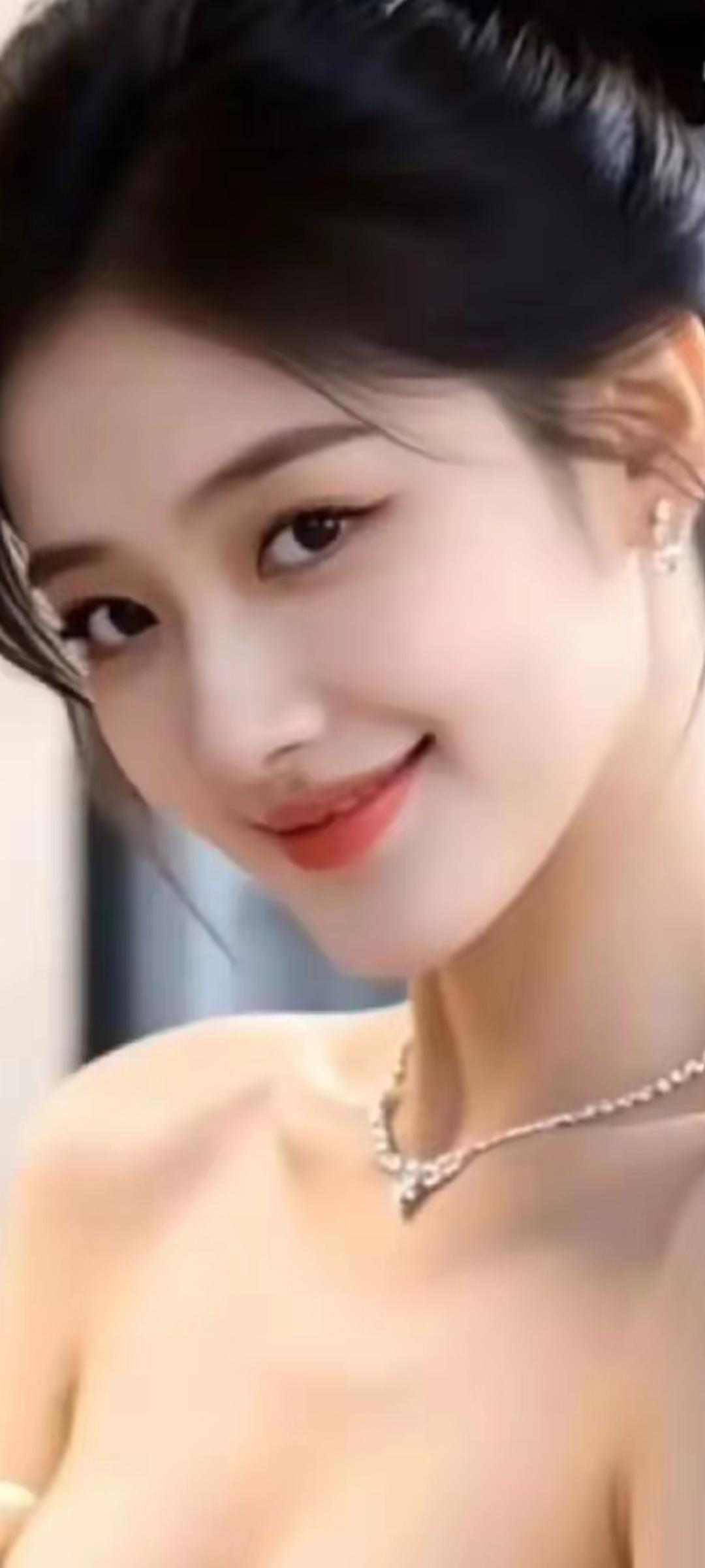 甜美笑容，优雅项链，元气少女风