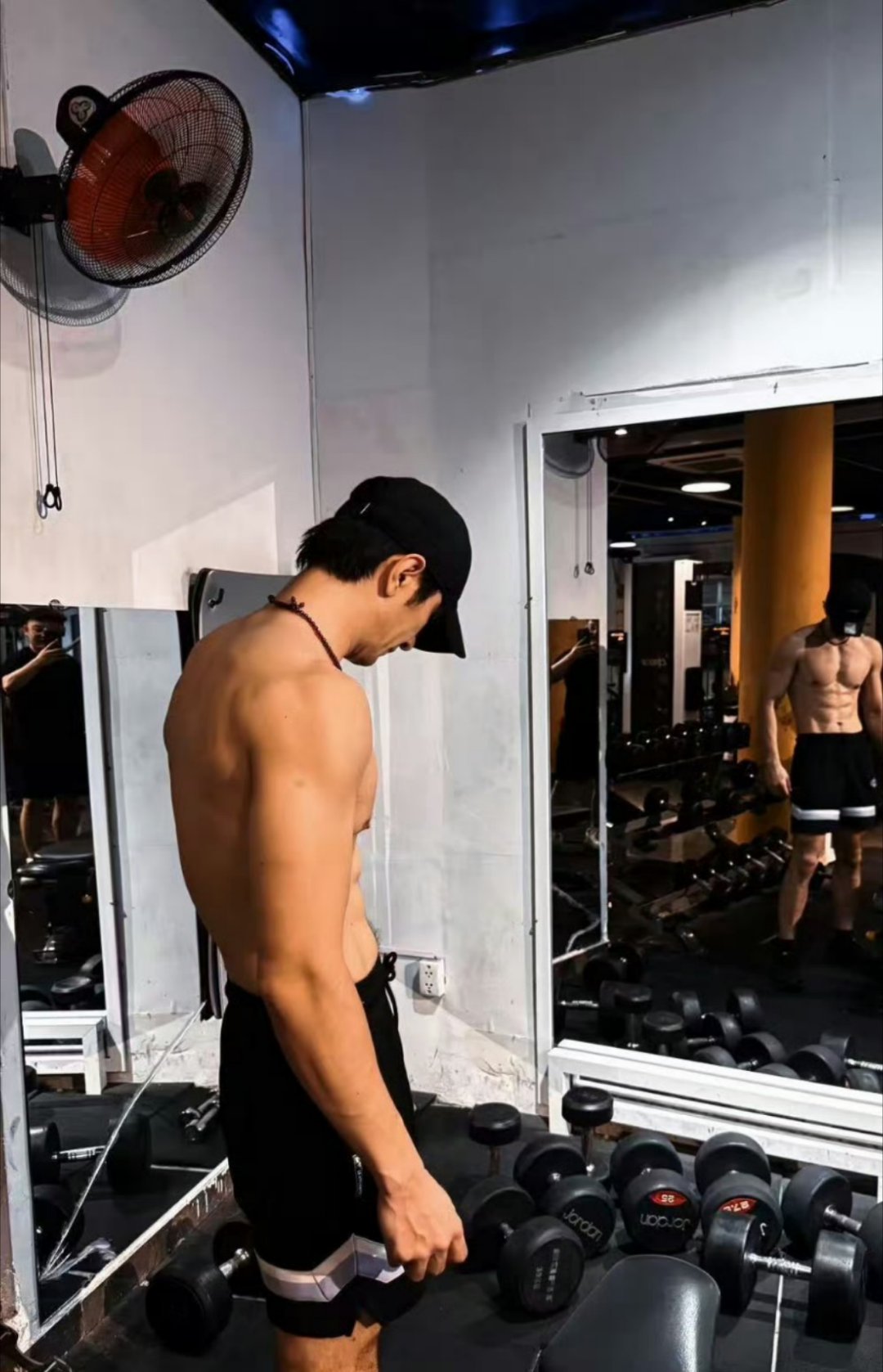 金瀚不愧是要成为海贼王的男人！！这两年淡出内娱开启了现实版航海之旅