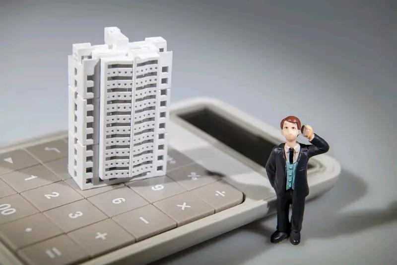 低价“银行直供房”激增，房奴的眼泪在静静地流淌，，，2025年多家银行都在加速推