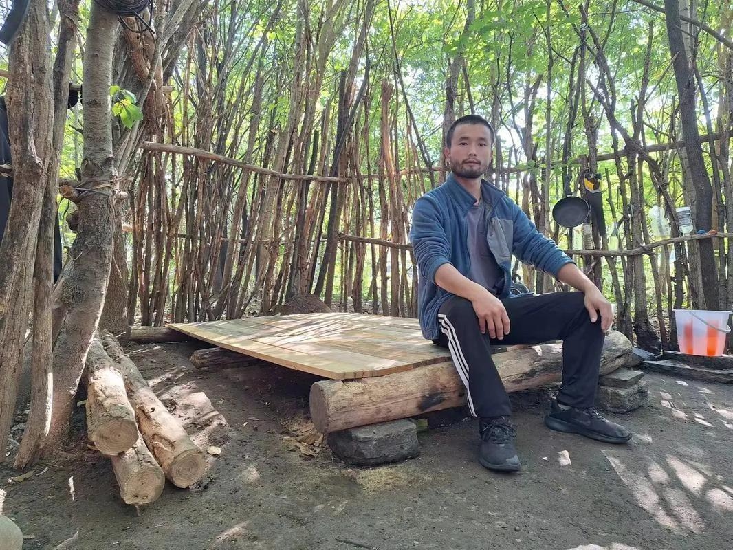 美国有个叫陈旺的家伙，原来在上海混得真不赖。当过兵，退伍后找了份稳定工作，月薪一