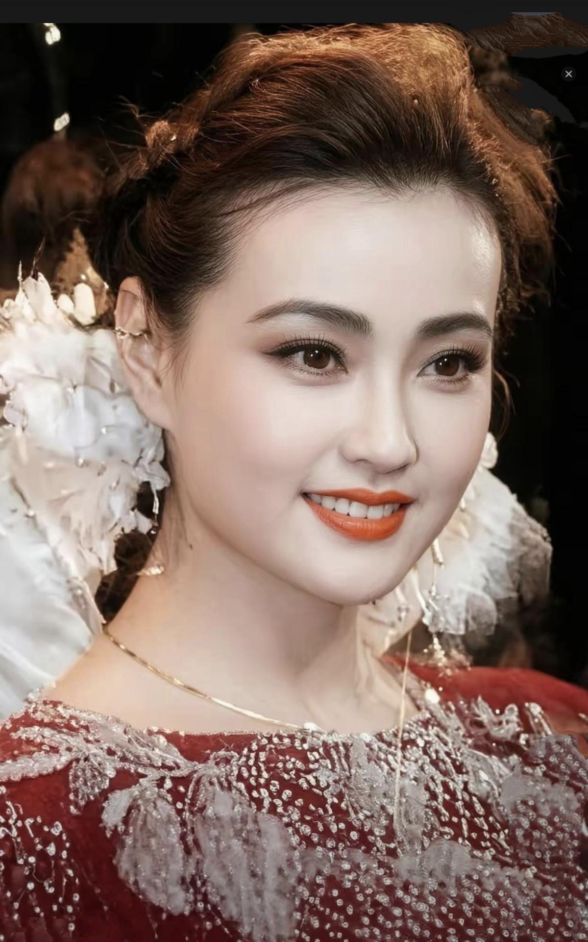 真没想到刘晓庆也有过这样的高光时刻，她的大奔头也没那么明显，简直就是神仙颜值，在