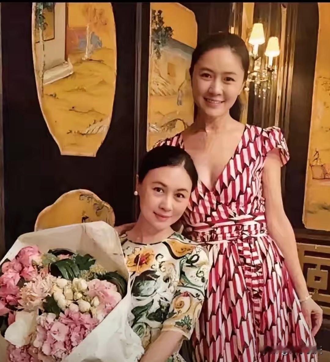 田海蓉与田海燕这对姐妹，在文艺圈里名气颇大。二人出身安庆，这座城市本就盛产美人，