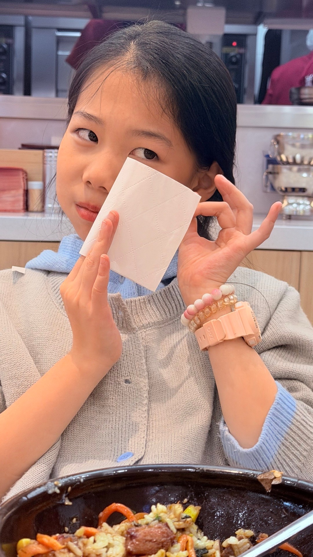 Qunni说爸爸！你怎么那么能吃啊！假装在擦眼泪😢