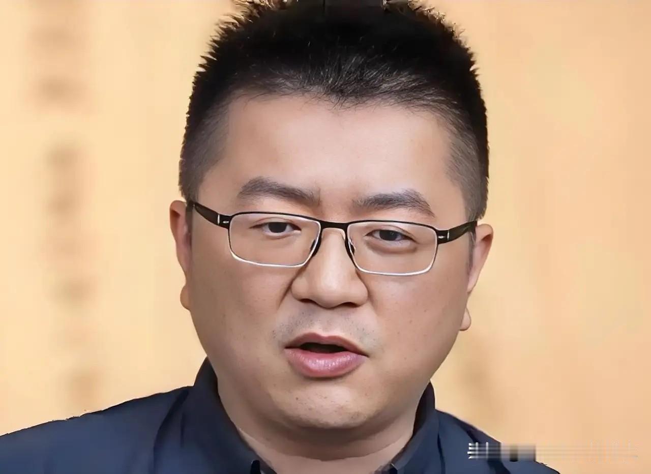 台湾时事评论员林明正表示：馆长说许多大陆网民都不喜欢国民党，一下子就砸碎了蓝营的