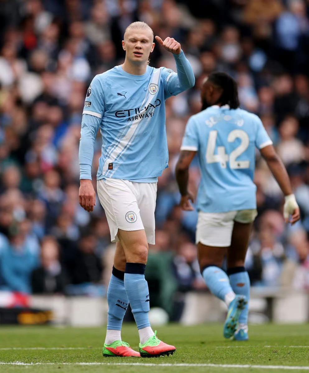 2-1！瓜帅变阵制胜，曼城2-1险胜阿森纳，争冠主动权易手！英超第33轮巅峰对决