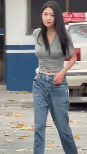 向涵之的素颜让人意外！真的很普通！她还那么年轻，但素颜的状态很一般，看起来肤色黯