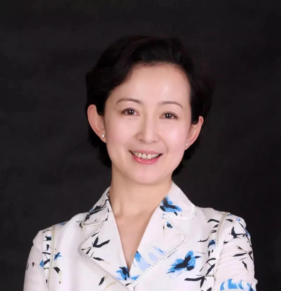 今早看到这则消息，心里猛地一沉。5月29日清晨，中戏教授、演员刘红梅因病去世，享