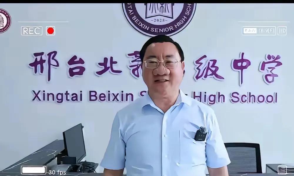 哇哇！这是鼻子界的鼻祖吗？这鼻子真的让人“叹为观止”啊！原谅我不厚道的笑了，我