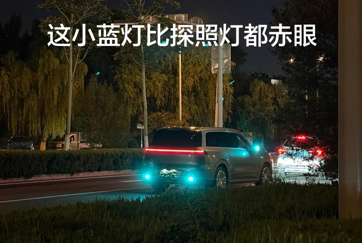 小蓝灯小蓝灯生命周期结束了，后面带小蓝灯的车工信部不给批了，这个国标信号灯GB4