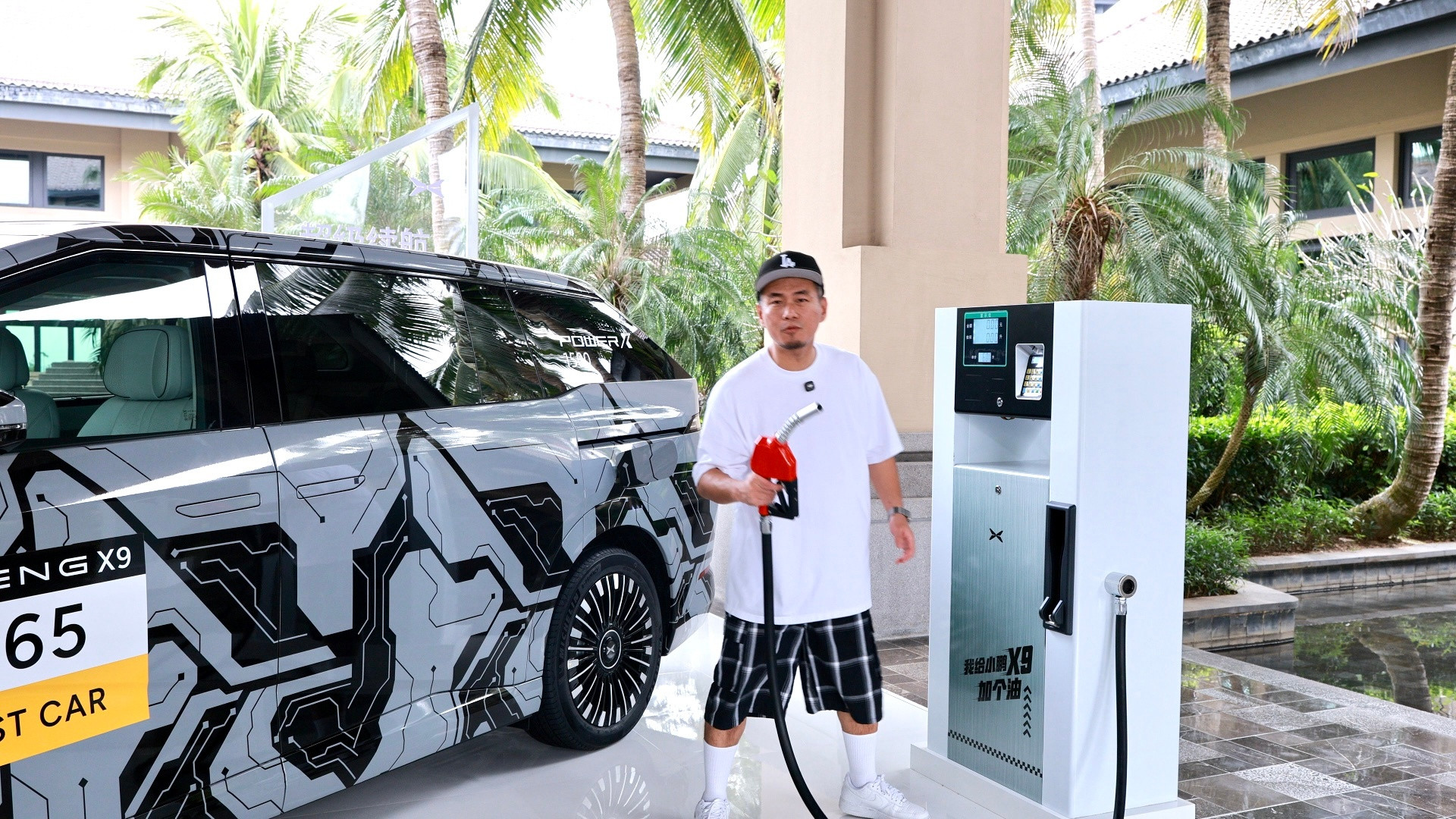 刚到酒店闲着也是闲着，下楼把明天小鹏X9增程版的视频开头先拍了[doge]160