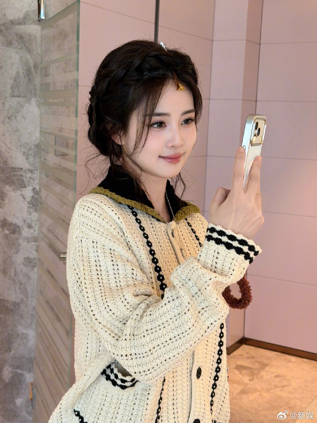 白鹿能吃是福白鹿说了能吃是福白鹿大美女说了：能吃是福！好的，这就听大美女的话，