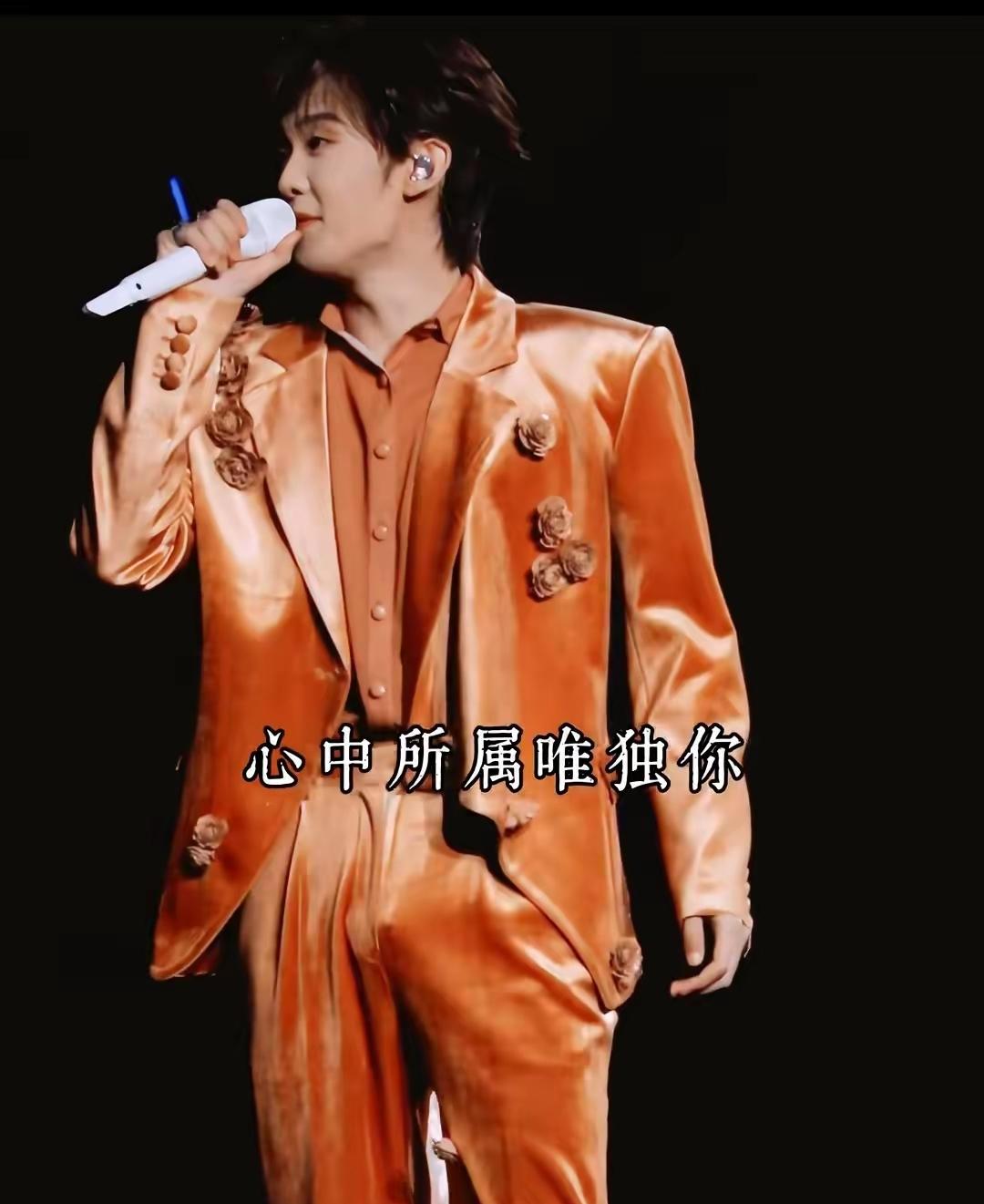 开了眼了，性张力这东西，以为只能靠上半身肌肉来体现，没想到还可以反着来——而王赫