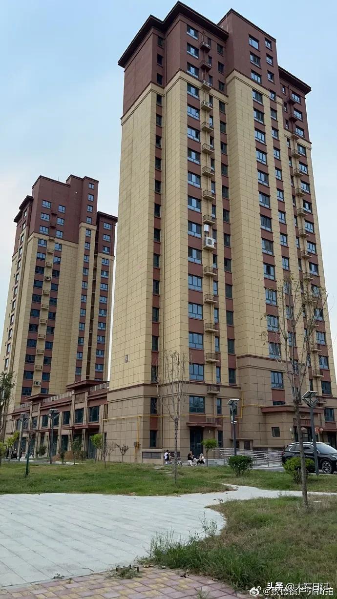 房价别大起大落，稳一点，老百姓心里才踏实老百姓这辈子，最实在的家底就是房子