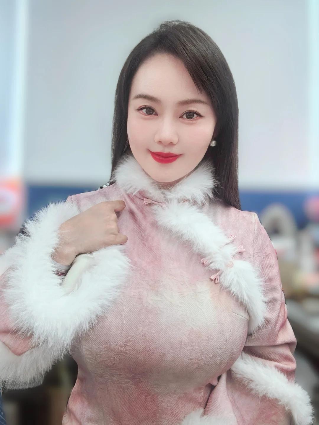 我这样的身材是不是不适合穿旗袍呀[捂脸哭][捂脸哭][捂脸哭][捂脸哭]